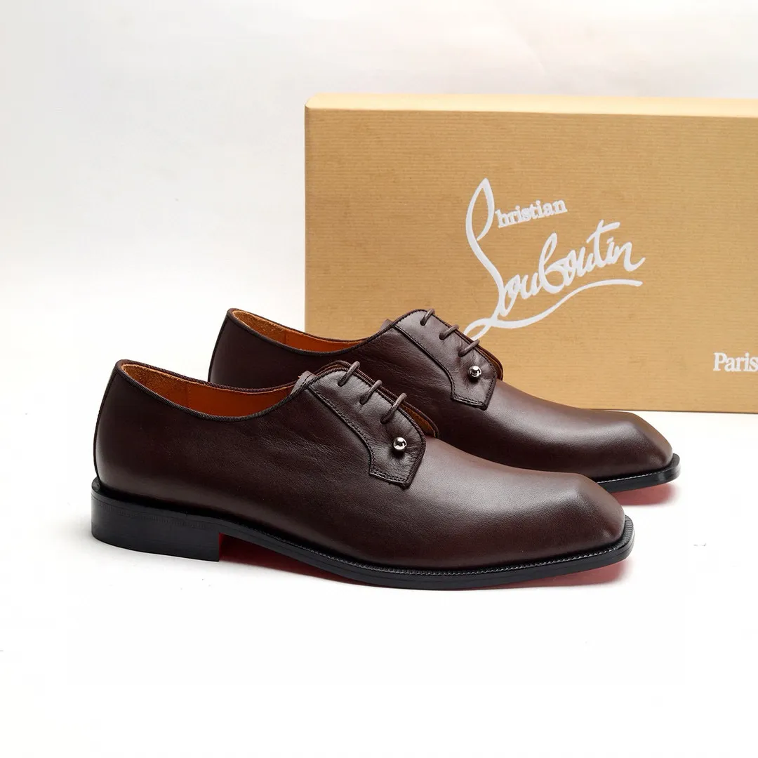 Batch 1,080 yuan 💰••New real shots••CL～High-end men’s 👔casual•loafers with red soles! ••🆑Genuine and top-quality goods from original orders ••✅💯 Purchase goods from top-quality original orders! Original imported patterned cowhide ➕Imported cowhide lining ➕Cowhide feet ➕Original leather outsole~🉑️Feel free to compare the authentic ones! Size: 38-44 (45.46.47 can be customized)